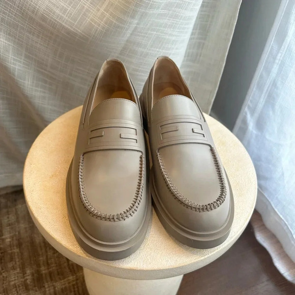 FENDI FRAME LOAFER BEIGE/GREY FF BAGUETTE LOGO SZ UK9/EU 40/US 10 NEW SEASON! - Picture 2 of 8